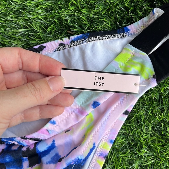 VICTORIAS SECRET Bikini Bundle size large - Picture 6 of 11